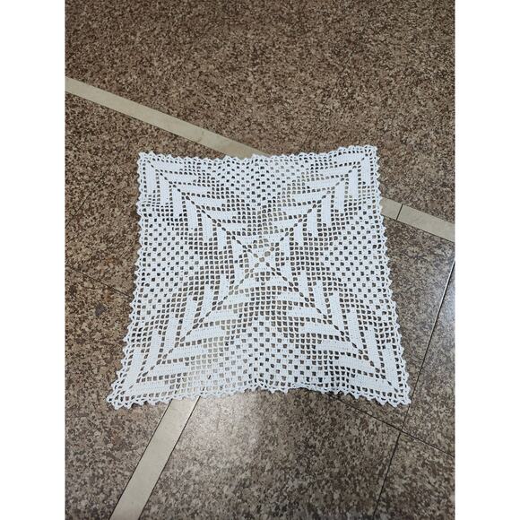 8 White Hand Crocheted Elegant Round Doilies Table Topper Mat Cottage Core - Picture 9 of 16